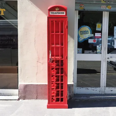 Mobile di antiquariato modello Cabina telefonica porta bottigklia in legno lattcato rosso  a prezzi outlet
