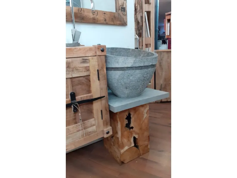 Arredamento bagno: mobile Outlet etnico Mobile bagno legno e ferro con ruote ghisa in offerta