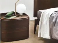 Scopri il comodino Babila curvo di Sangiacomo a prezzi outlet! Un design unico per una camera da letto moderna.
