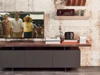 Porta tv Seneca di Cattelan con piano in legno nel modello a tre ante