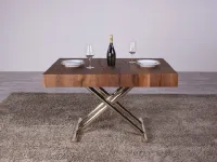 Tavolino Altacom modello Ulisse. Tavolino con il piano in legno rovere vecchio massiccio termotrattato e base in oro lucido.