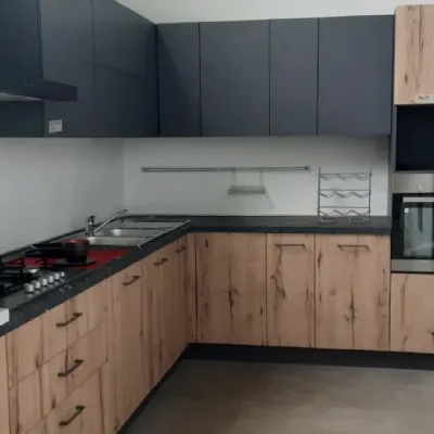Arrex Anita, cucina antracite ad angolo, 3400€.