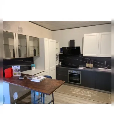 Scopri la cucina Stosa Beverly ad angolo scontata del 54%. Un design moderno ed elegante per la tua casa.
