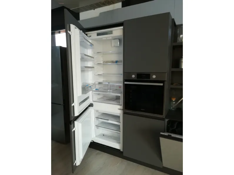 Cucina ad angolo in laminato materico antracite Kal  a prezzo scontato