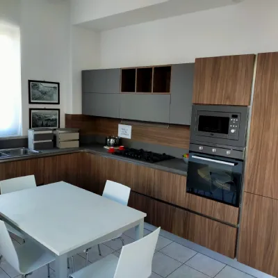 Cucina ad angolo in laminato materico rovere moro Focus  a prezzo ribassato