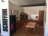 Cucina ad angolo in legno noce Solaro a prezzo ribassato
