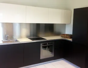 Cucina ad angolo in legno rovere moro El_01 a prezzo scontato