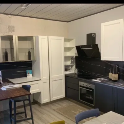 Cucina ad angolo in legno a prezzo scontato 55%