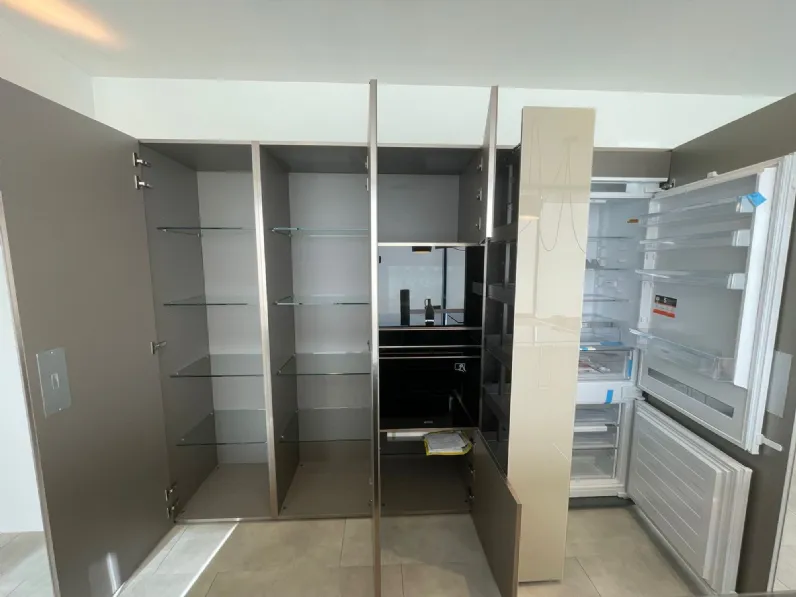 Cucina ad isola in laminato lucido modello 36e8 ad un prezzo riservato 