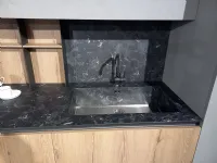 Cucina ad isola in laminato materico a prezzo ribassato 32%