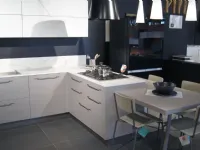 Cucina moderna grigia con penisola Astra Mood a 7995. Massimo stile!