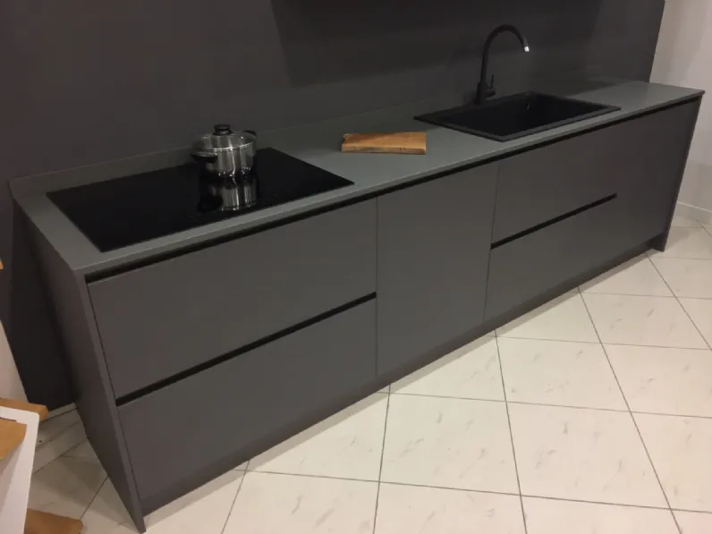 Cucina Astra modello Zen con piano in quarzo completa di elettrodomestici Electrolux