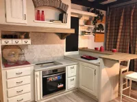 Cucina bianca classica con penisola Cucina casale Giaconi & raponi in offerta