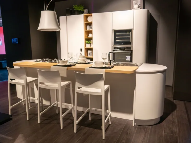 Cucina bianca design ad isola Clover Lube cucine in Offerta Outlet