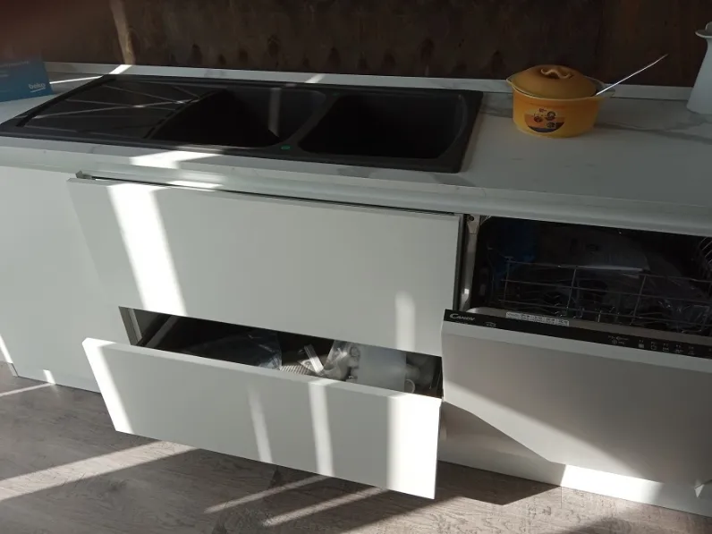 Cucina bianca design ad isola Tiffany by mobilturi Mobilturi cucine in Offerta Outlet