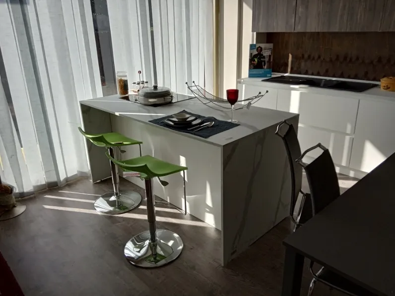 Cucina bianca design ad isola Tiffany by mobilturi Mobilturi cucine in Offerta Outlet