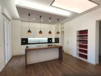 Cucina bianca moderna ad isola Kristal Artigianale in Offerta Outlet