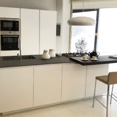 Cucina bianca moderna ad isola Materika laccato Pedini cucine in Offerta Outlet