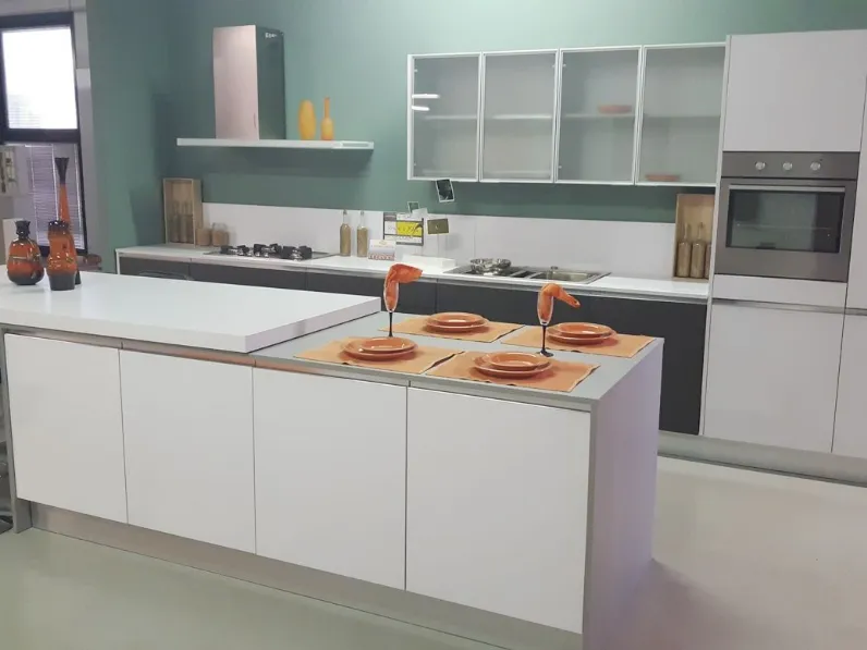 Cucina bianca moderna ad isola Up Snaidero in Offerta Outlet