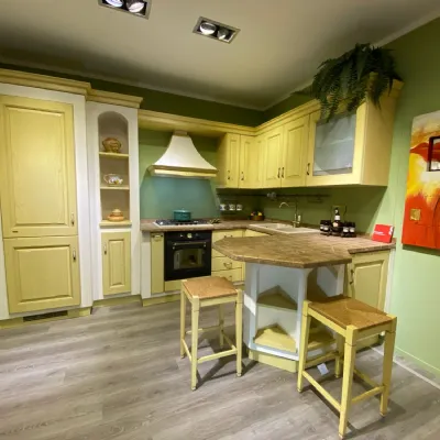 Cucina con penisola country Belvedere Scavolini a prezzo scontato