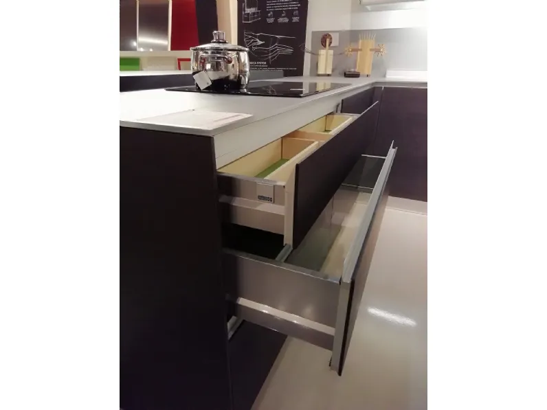 Cucina con penisola design Artematica lati Valcucine a prezzo scontato