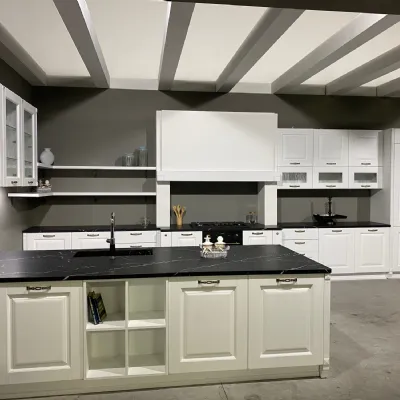 Cucina con penisola in legno bianca Provenzale country a prezzo scontato