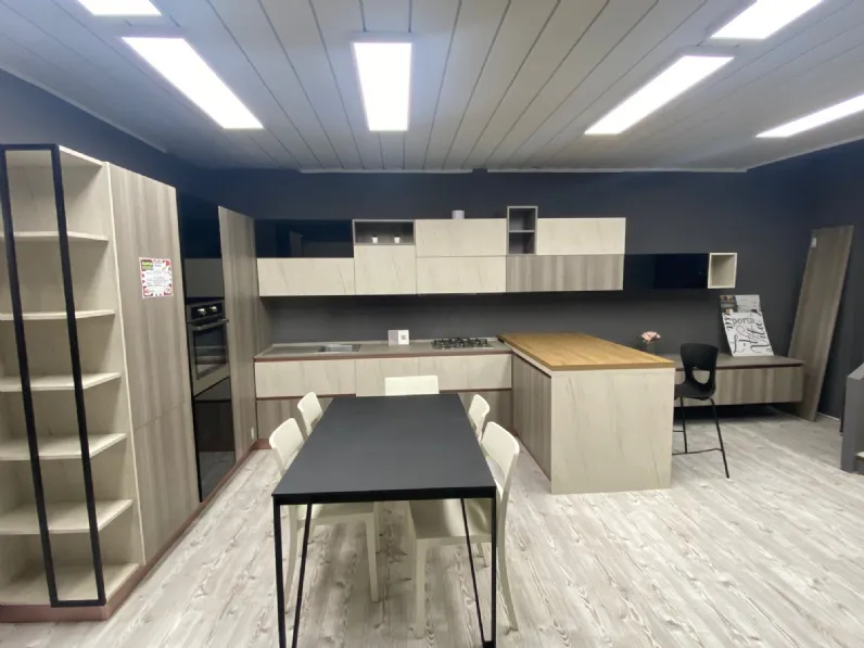 Cucina con penisola moderna Modula Febal a prezzo scontato