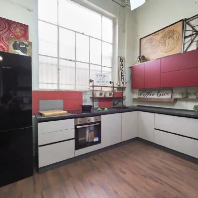 Cucina modello Cucina angolare moderna in colore cemento  sahara e  pensile  rossi   Nuovi mondi cucine PREZZO SCONTATO 54%