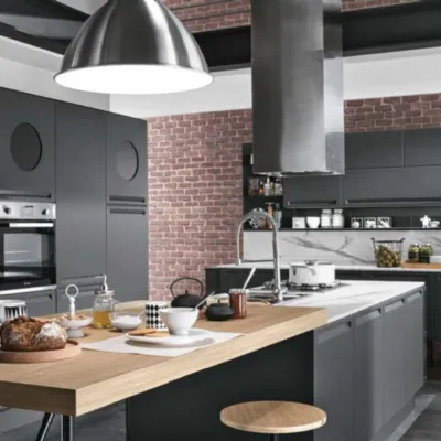 Cucina Cucina industrial  carbone  con isola e colonne   industriale grigio con penisola Nuovi mondi cucine