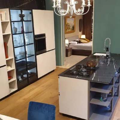 Cucina moderna ad isola Dibiesse con finitura grigia a 9500€.