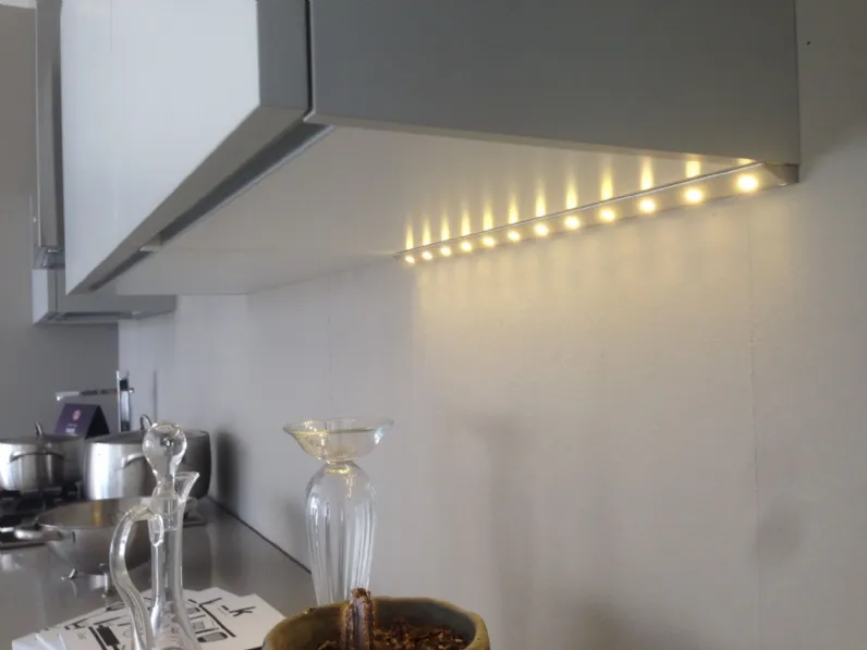 Scopri la cucina Elle Cesar in design lineare grigio a soli 3990!