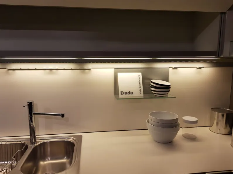 Cucina grigio moderna ad angolo Vela Dada