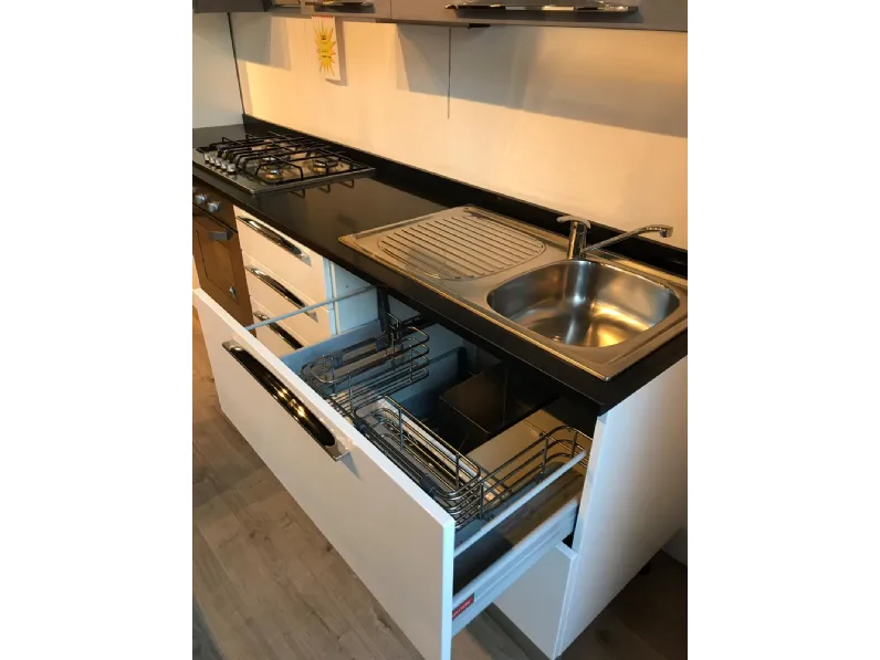 Cucina in laminato lucido Veneta cucine a PREZZI OUTLET