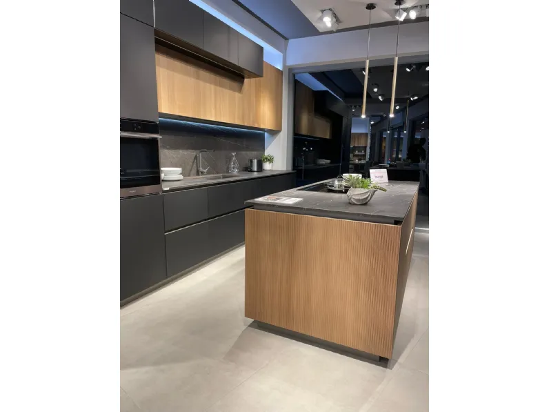 Cucina altri colori moderna ad isola Lounge vetro opaco Veneta cucine in offerta