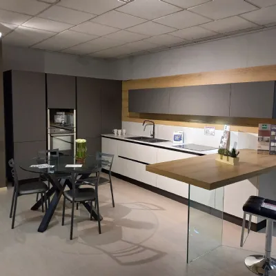 Cucina Kali ' design bianca con penisola Arredo3 scontata 36%