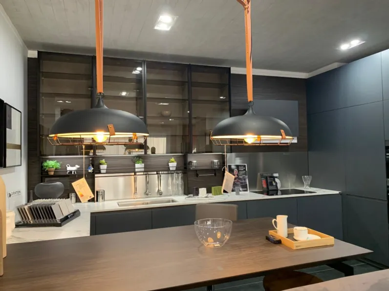 Cucina Lain moderna grigio con penisola Euromobil