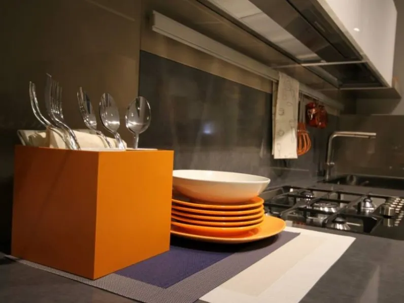 Cucina lineare design Brava laccata Lube cucine a prezzo scontato