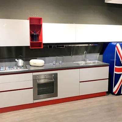 Cucina lineare in laminato lucido a prezzo ribassato