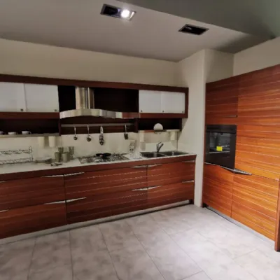 Cucina lineare in legno a prezzo scontato