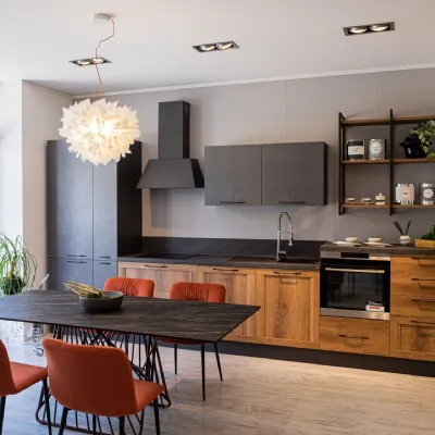 Scontata: Cucina Sax Scavolini, rovere chiaro, lineare, moderna.