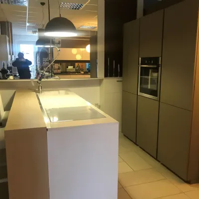 Cucina Maistri ad Isola con piano in Silestone