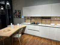 Scopri la cucina Infinity Stosa con uno sconto del 50%! Un design moderno e pratico per rendere la tua casa unica. Lunghezza massima di 75 cm.