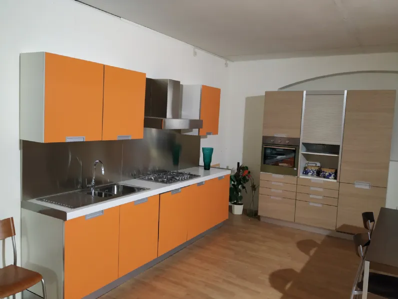Cucina modello Quadria arancio e rovere Gm cucine PREZZO SCONTATO