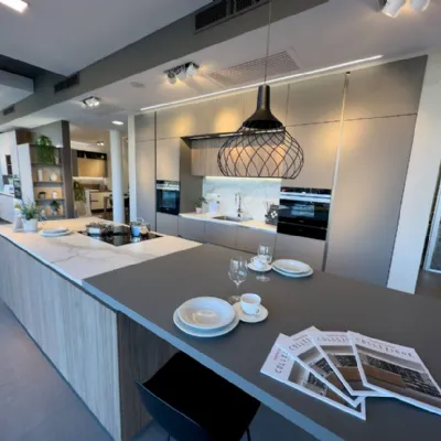 Cucina moderna ad isola Veneta cucine Lounge a prezzo scontato