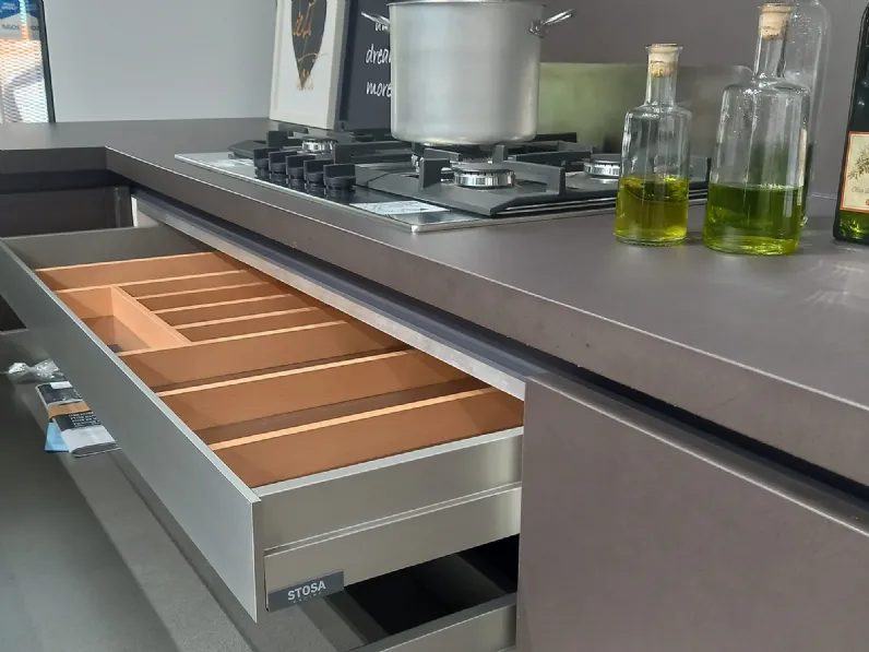 Cucina moderna altri colori Stosa con penisola Infinity scontata