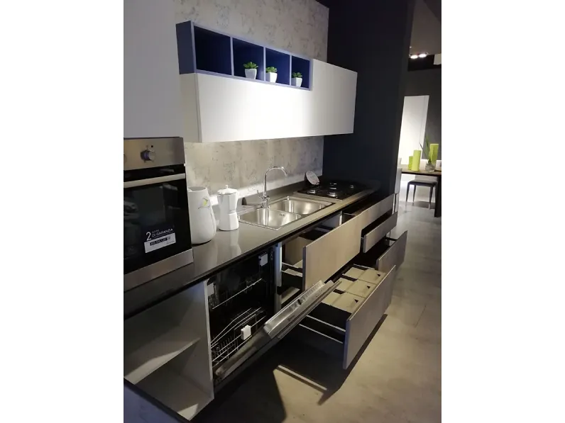 Cucina moderna bianca Astra lineare Light in Offerta Outlet