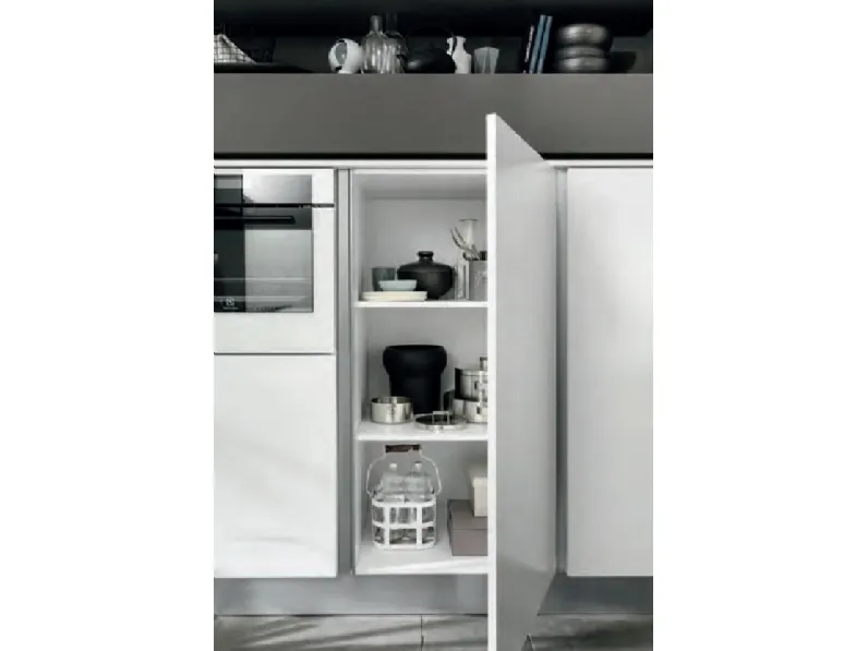 cucina moderna  con colonne frigo forno e isola in offerta nuovimondi