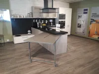 Cucina con penisola in laminato materico a prezzo ribassato 46%