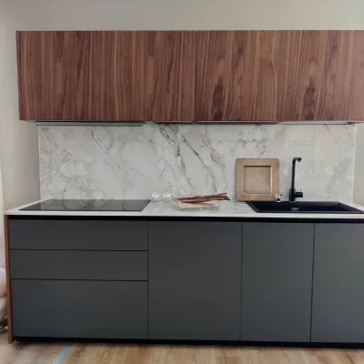 Cucina noce moderna lineare Mènta Cubodesign in Offerta Outlet