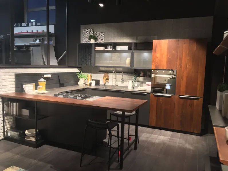 Cucina Oltre moderna antracite con penisola Lube cucine